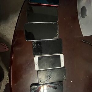 7 DIFFERENT IPHONES! Some locked some unlocked some cracked on back and front! P